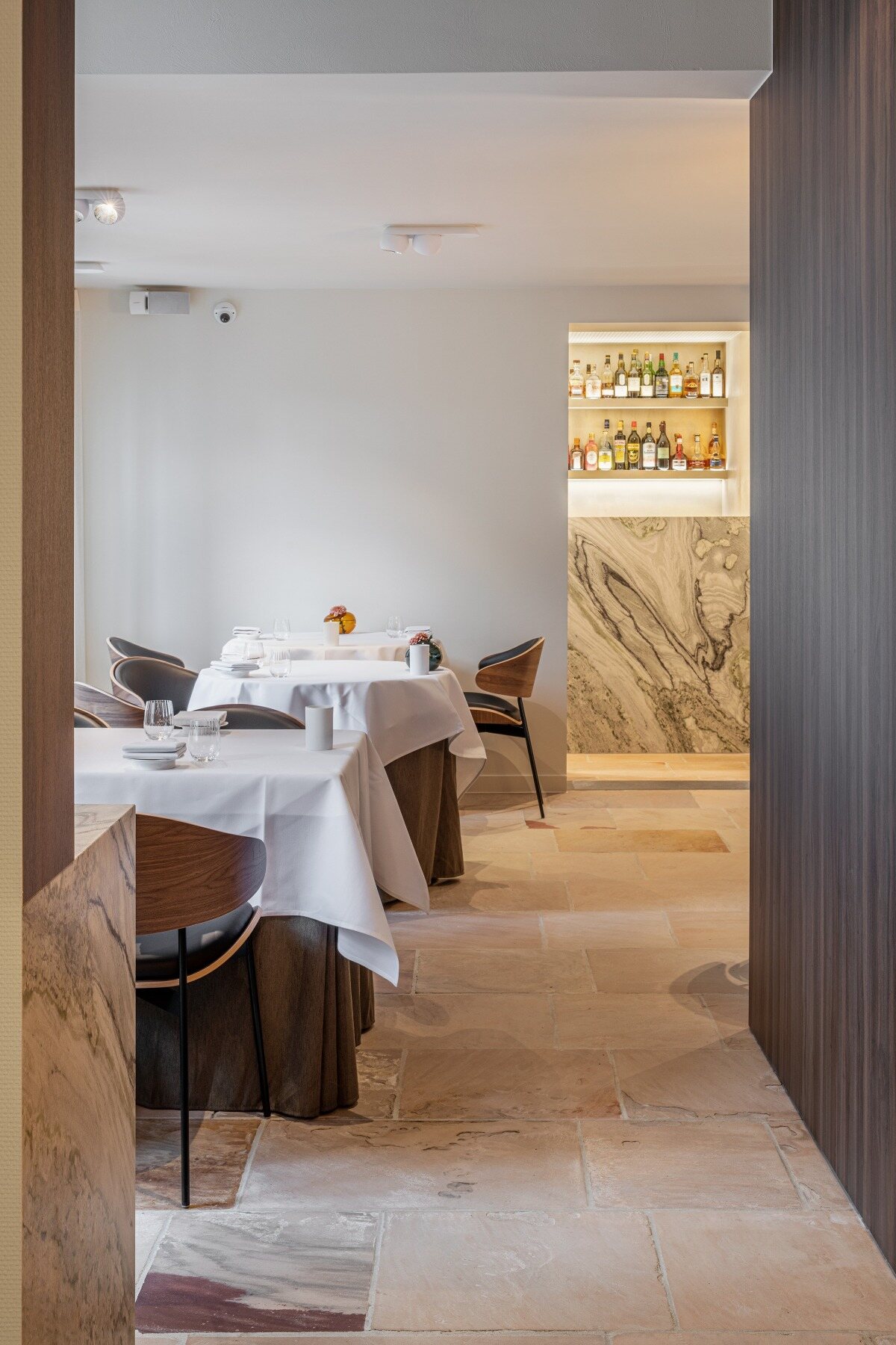 Dining room and bar at Restaurant De Jonkman